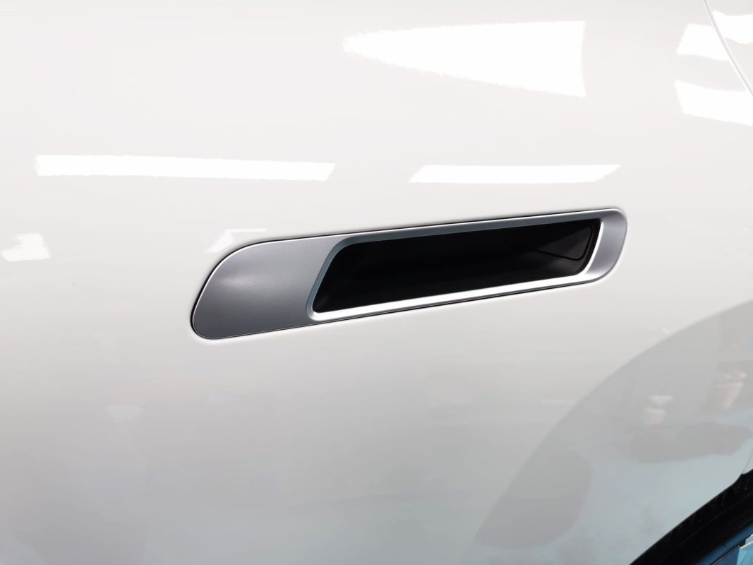 Side panel of the BMW iX with the ceramic finish locked in.