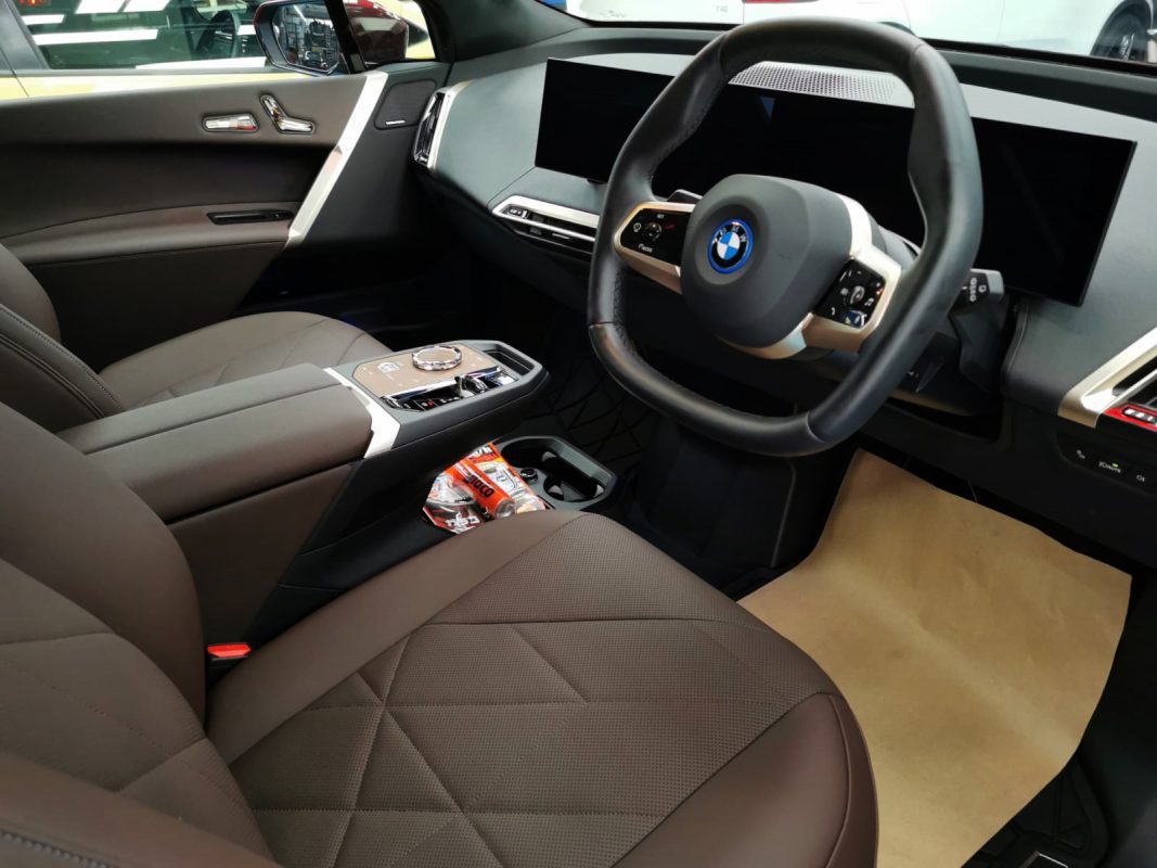 Detail of the BMW iX's bodywork sealed with ZeTough Ceramic.