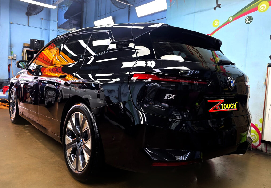 The coated paintwork of the BMW iX, clean and sharp.