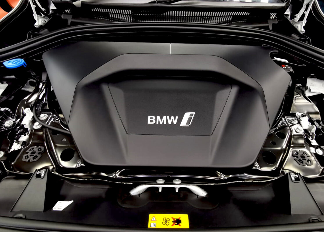 Detail of the BMW iX1's bodywork sealed with ZeTough Ceramic.