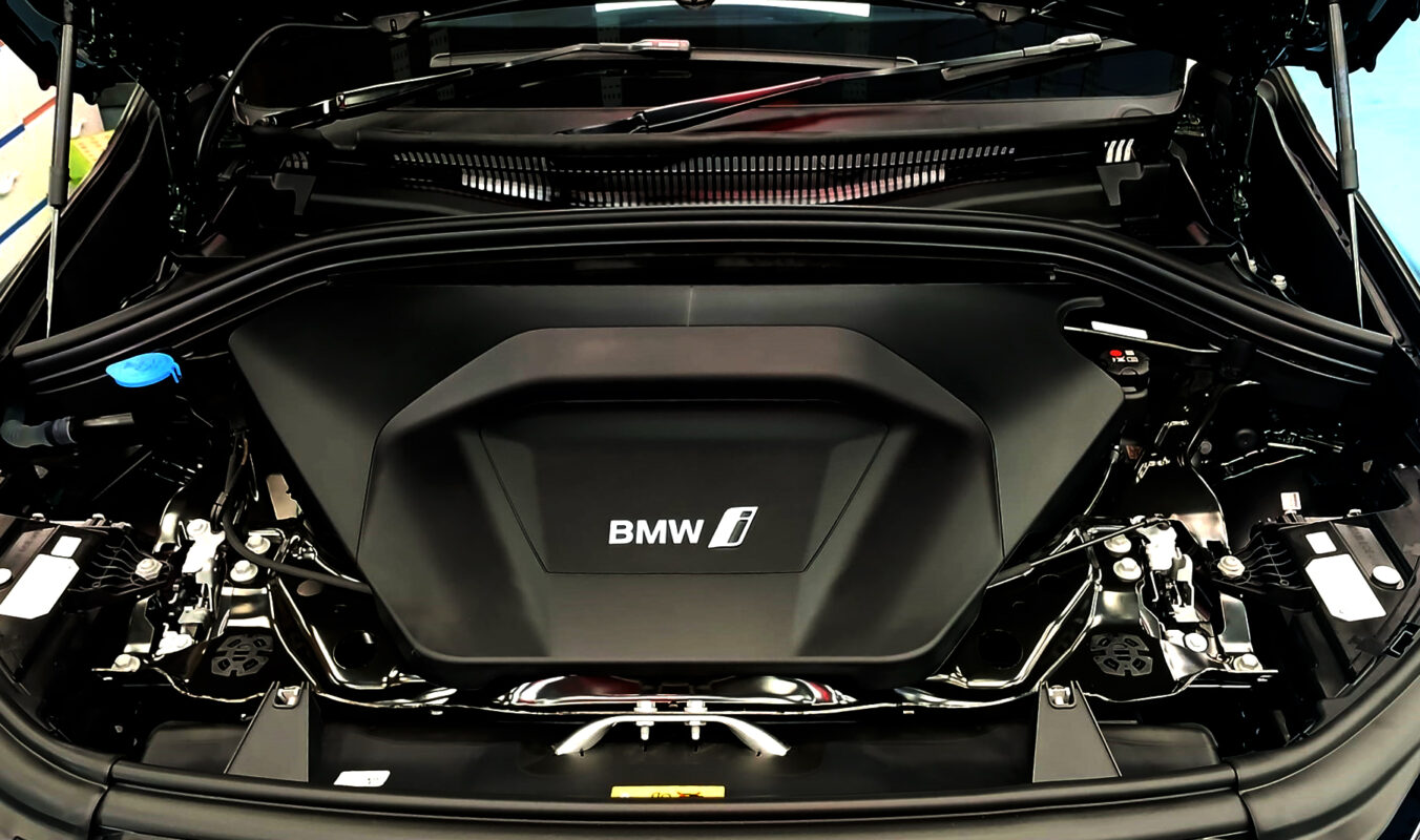 Detail of the BMW iX1's bodywork sealed with ZeTough Ceramic.