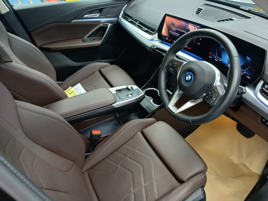 Detail of the BMW iX1's bodywork sealed with ZeTough Ceramic.