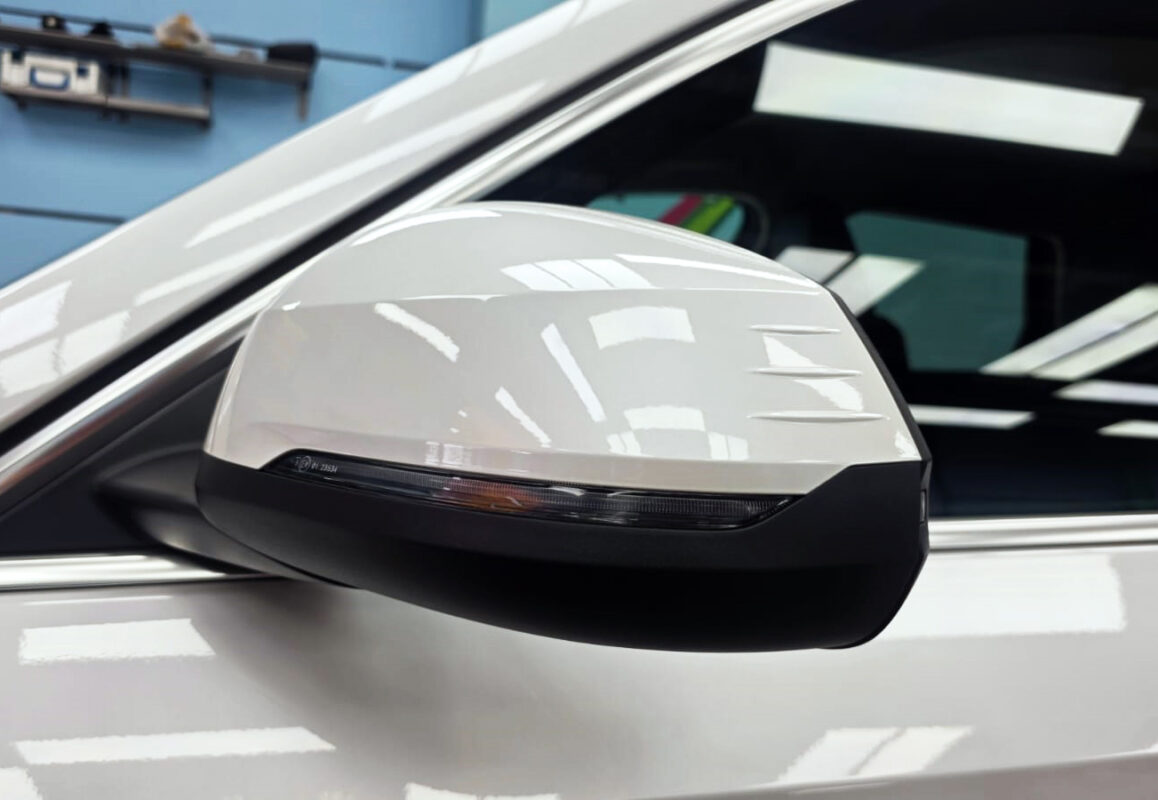 Detailed exterior of the BMW iX1.