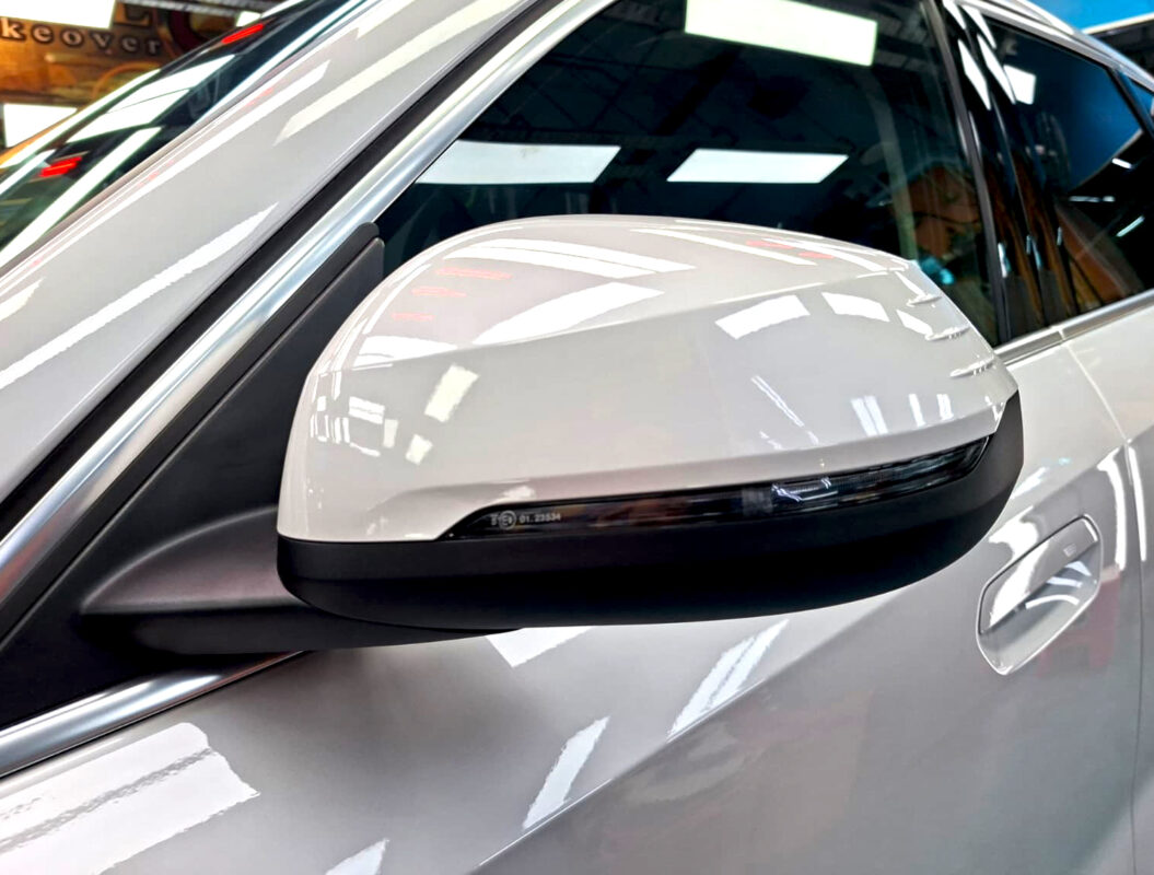 Detailed exterior of the BMW iX1.