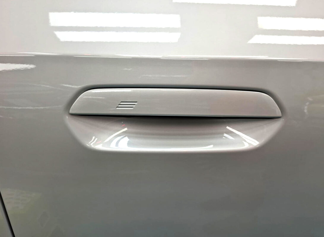 The coated paintwork of the BMW iX1, clean and sharp.