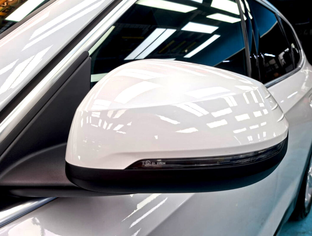 Detailed exterior of the BMW iX1.
