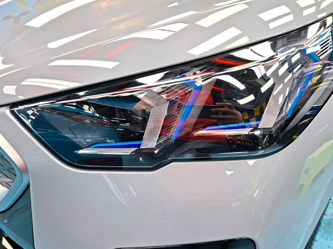 Glossy bodywork of the BMW iX2 after coating.