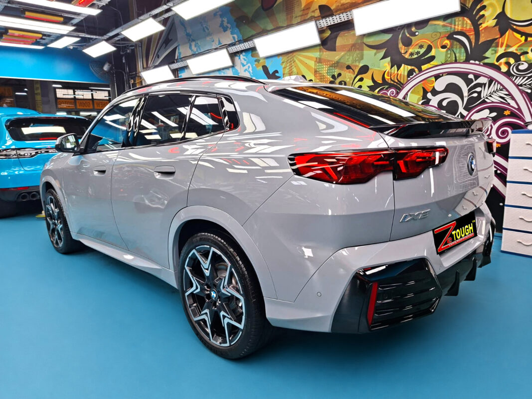 The coated paintwork of the BMW iX2, clean and sharp.