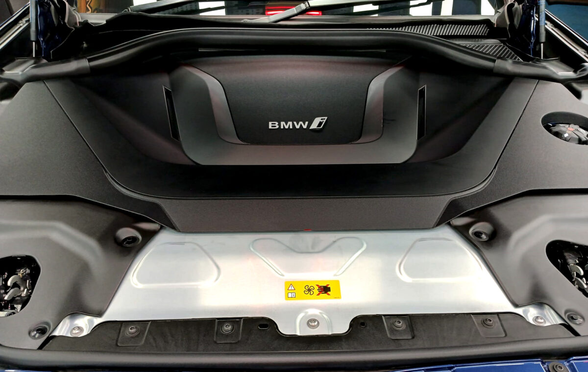 Detail of the BMW iX3's bodywork sealed with ZeTough Ceramic.