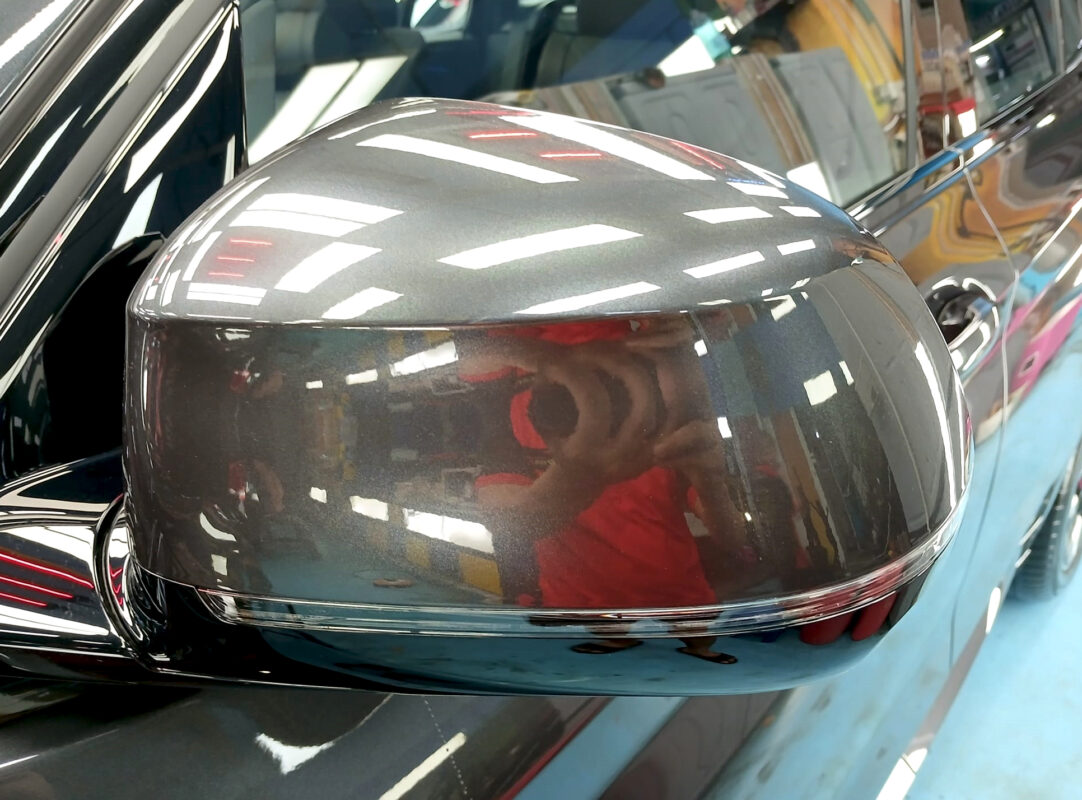 Side panel of the BMW iX3 with the titanium finish locked in.