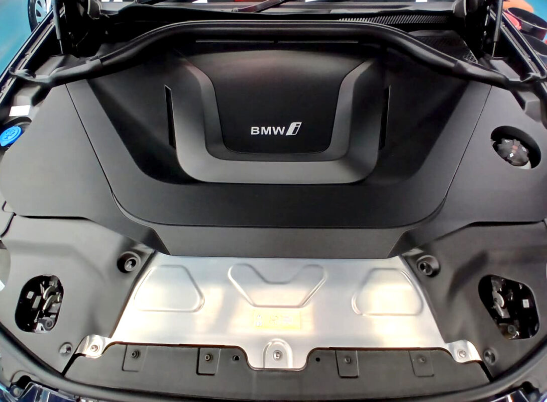 Detail of the BMW iX3's bodywork sealed with ZeTough Ceramic.