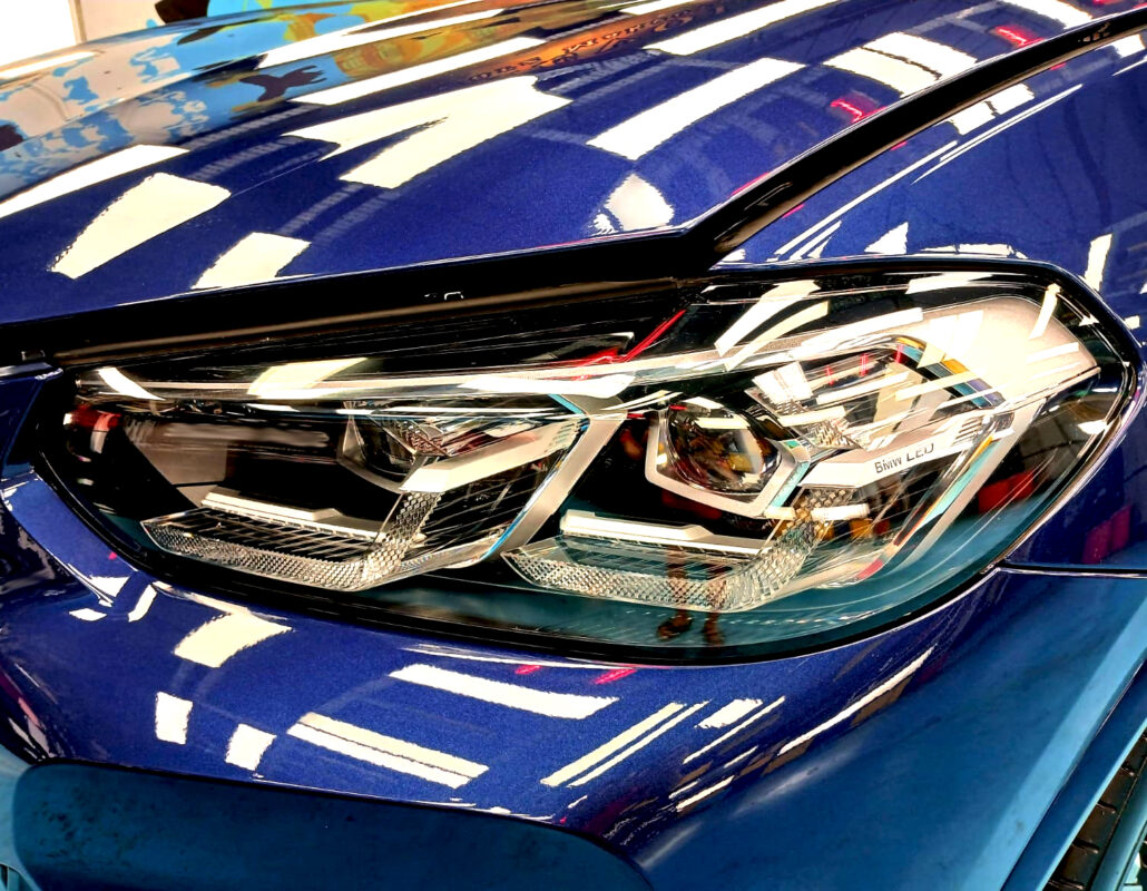 Glossy bodywork of the BMW iX3 after coating.