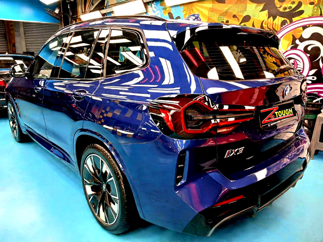 The coated paintwork of the BMW iX3, clean and sharp.