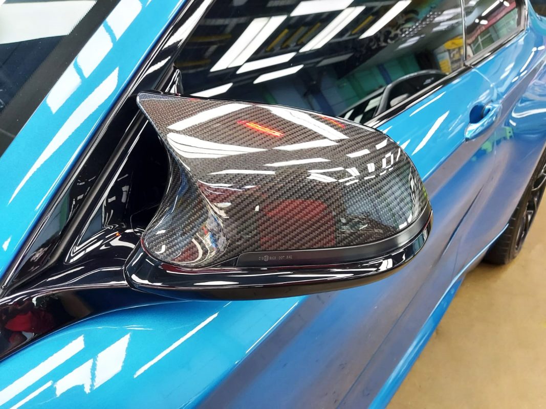 Side panel of the BMW M2 with the ceramic finish locked in.