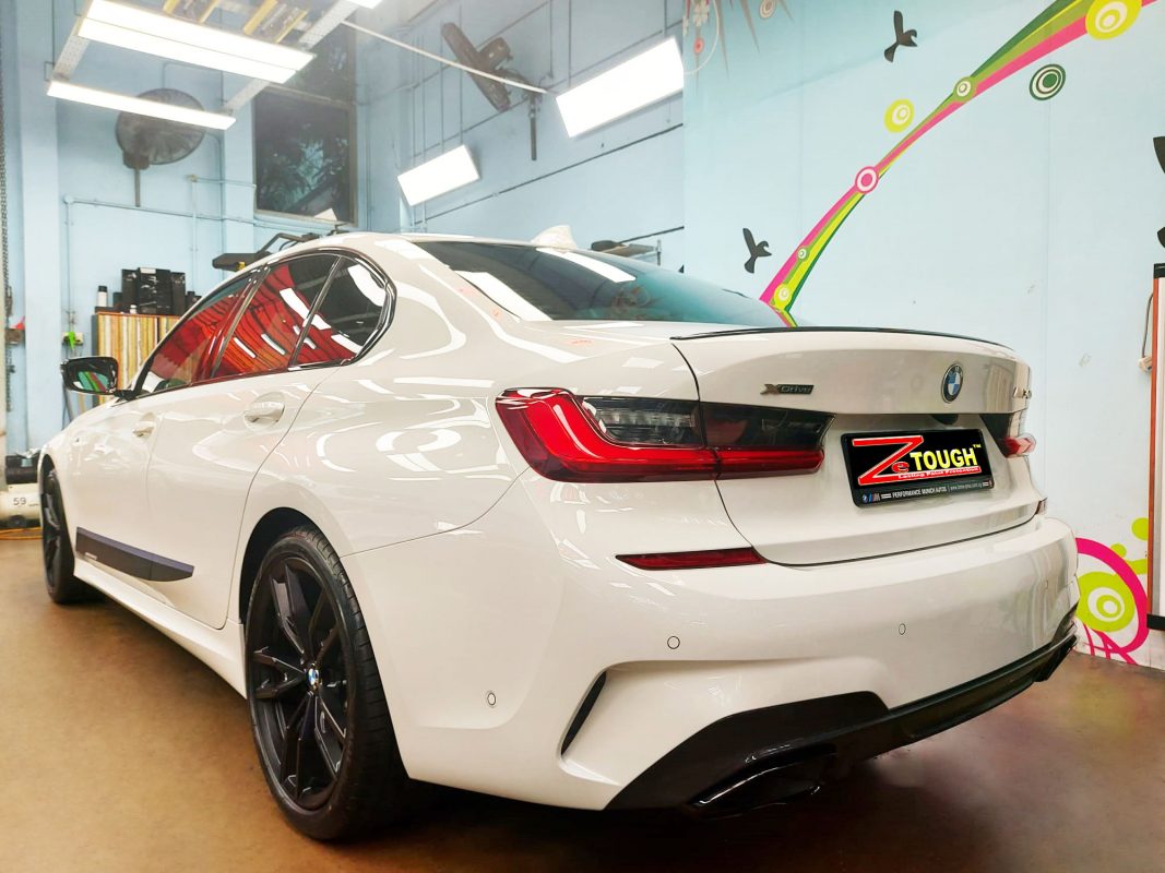 Detail of the M340i's bodywork after the coating.