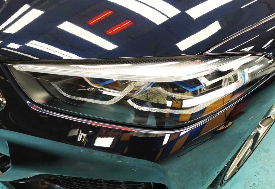 The M850i's coated paintwork showing clean reflections.