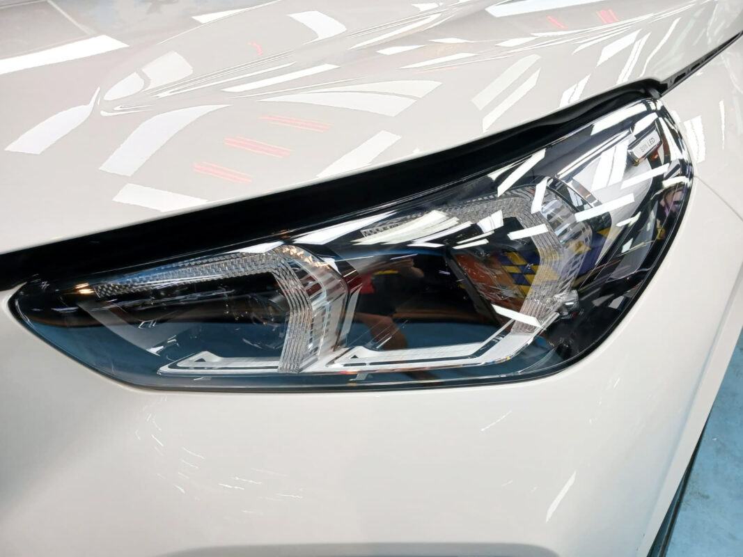 The X1's coated paintwork showing clean reflections.
