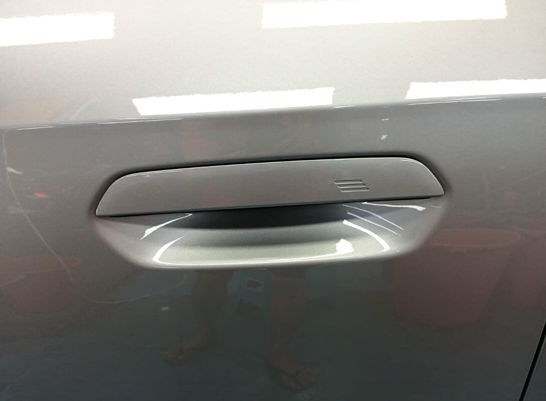 The coated paintwork of the BMW X1, clean and sharp.