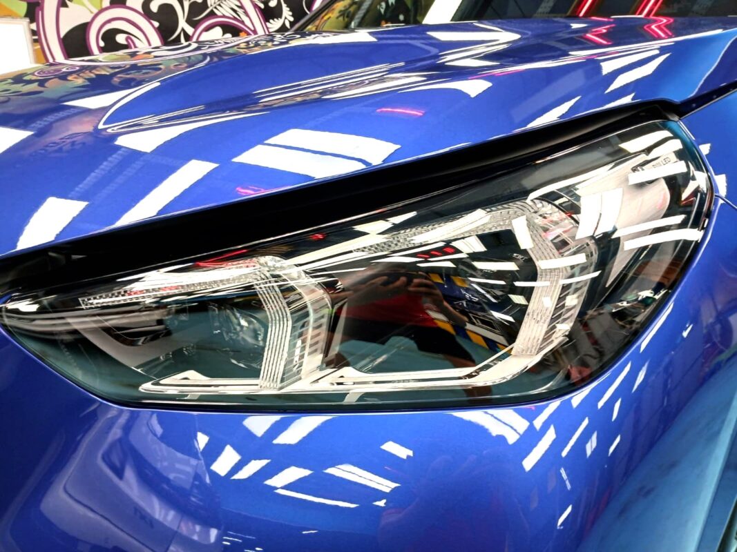 The X1's coated paintwork showing clean reflections.
