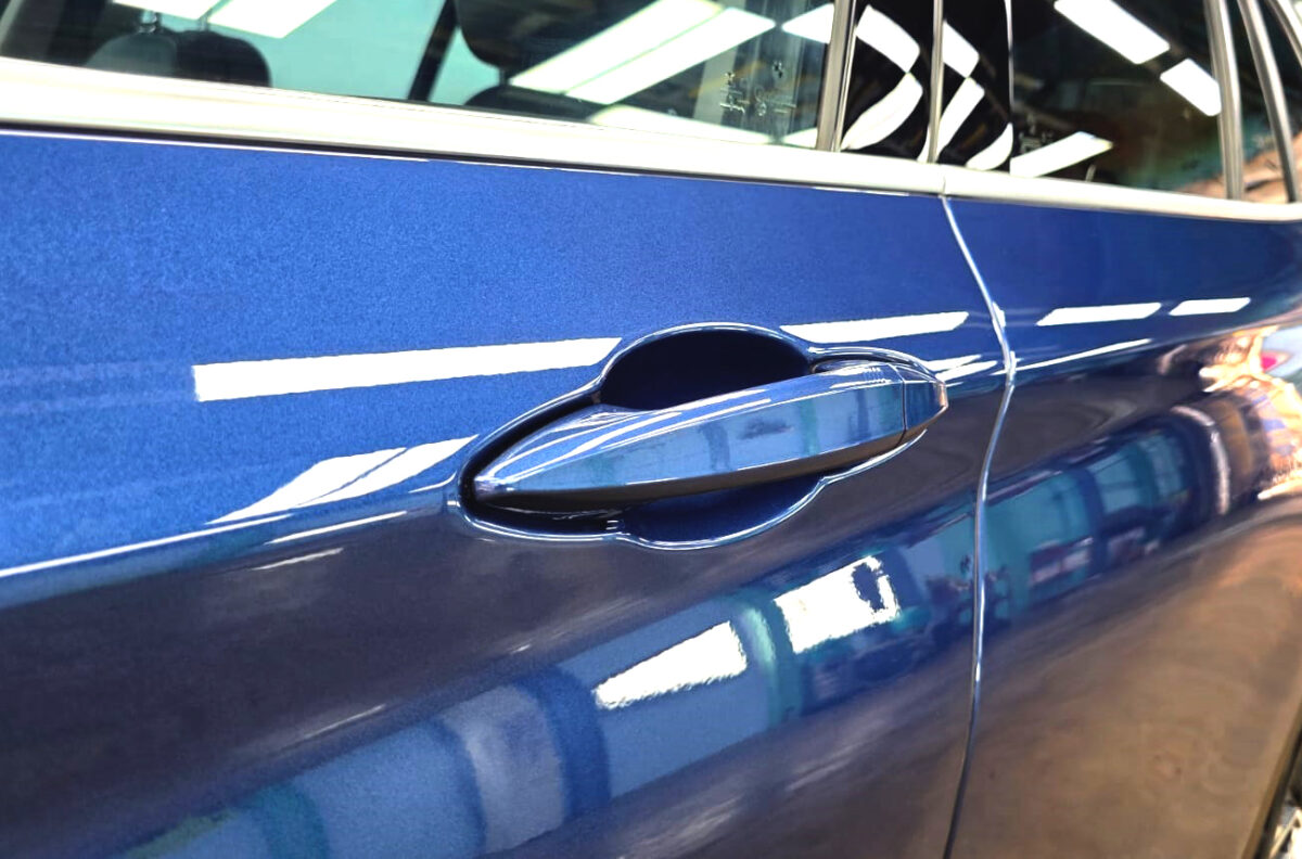 Front three-quarter view of the BMW X1 after coating.