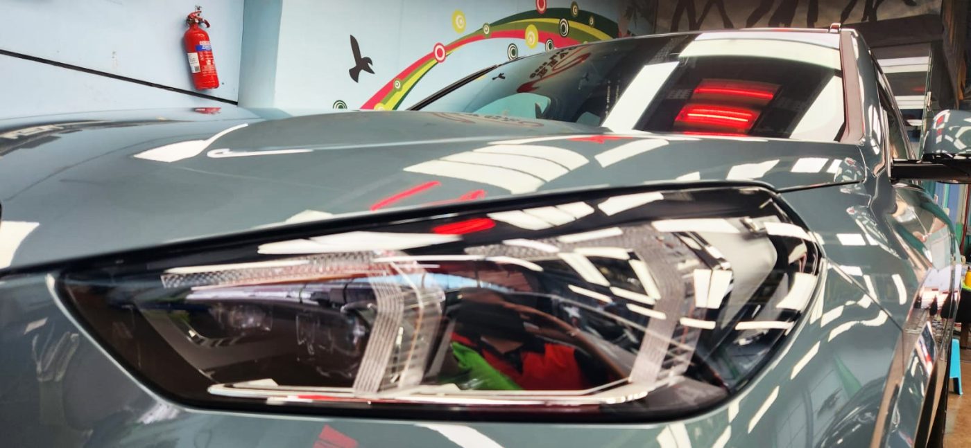 The X1's coated paintwork showing clean reflections.