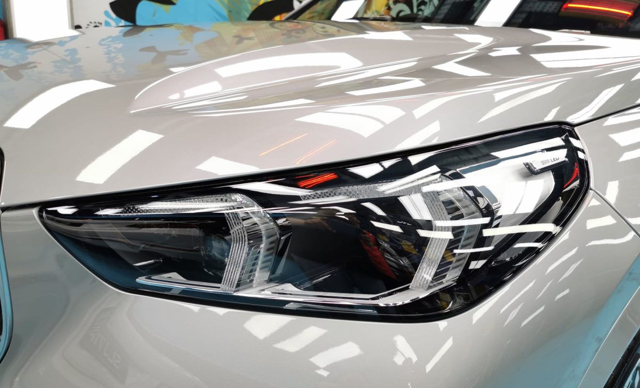 The X1's coated paintwork showing clean reflections.