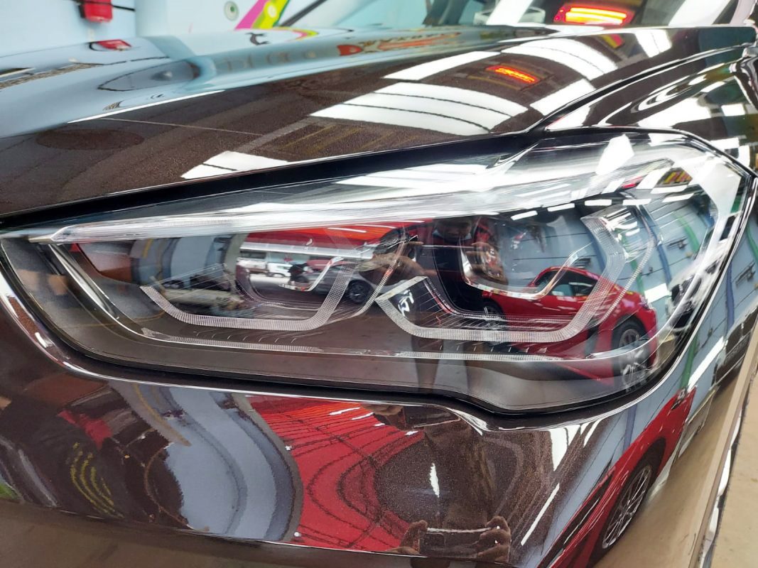 The X1's coated paintwork showing clean reflections.
