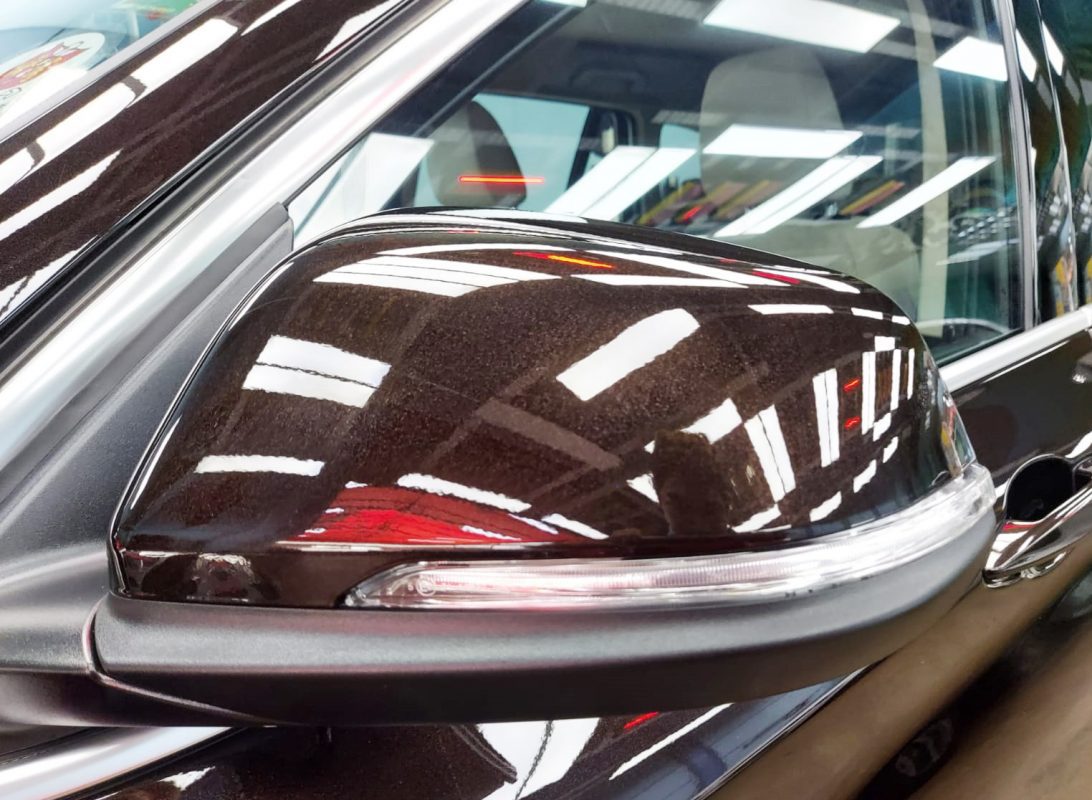 Side panel of the X1 with the ceramic finish locked in.