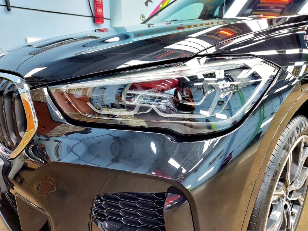 The X1's coated paintwork showing clean reflections.