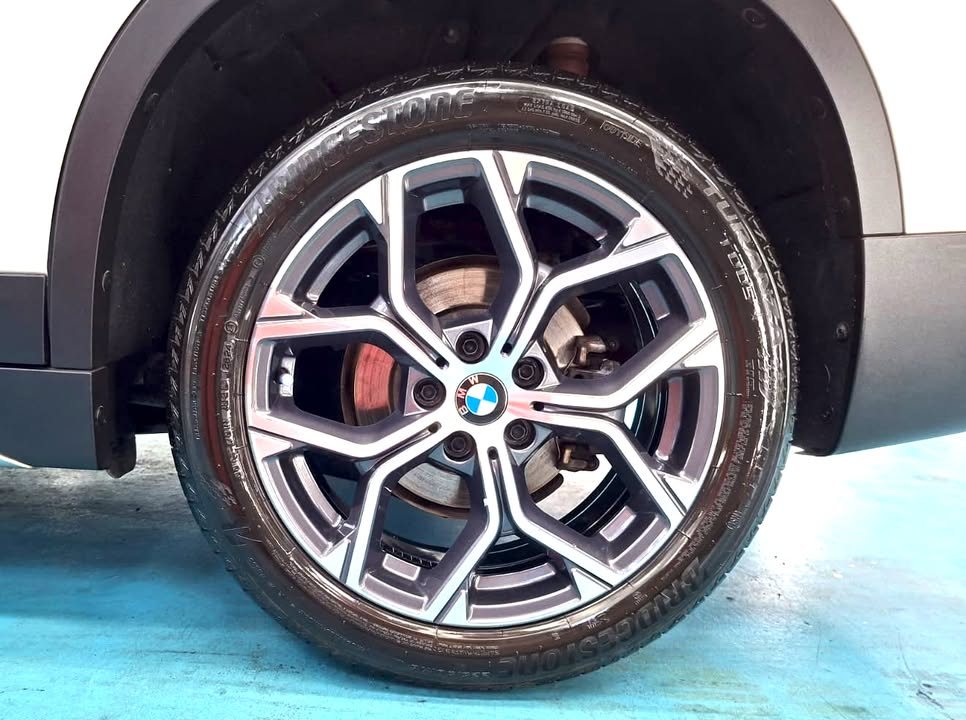Two-tone Y-spoke alloy wheel with BMW centre cap.