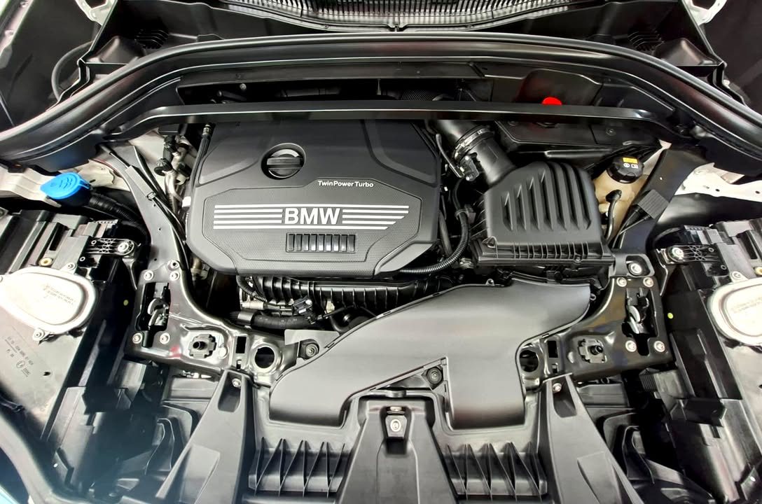 Engine bay with the BMW TwinPower Turbo engine cover.