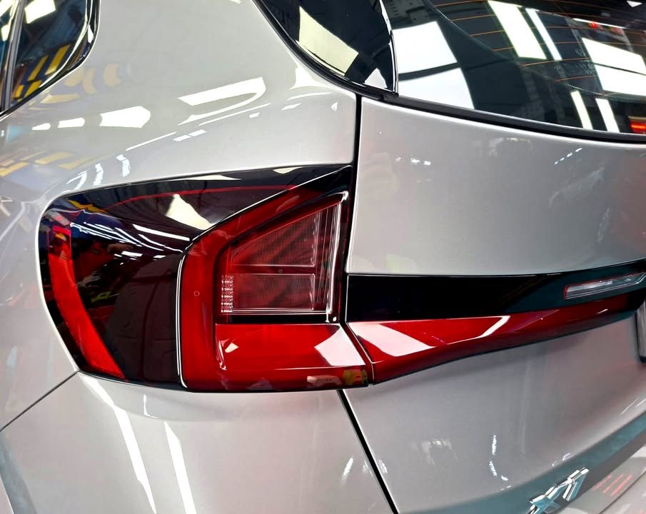 Close-up of the red tail lamp on the grey rear quarter.
