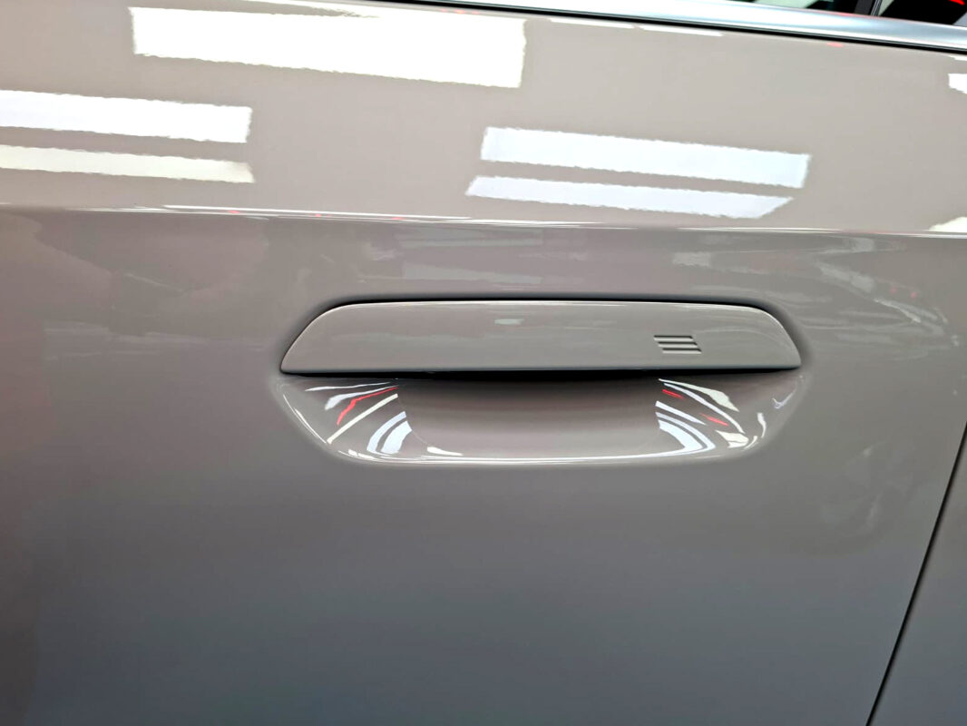 The coated paintwork of the BMW X1, clean and sharp.