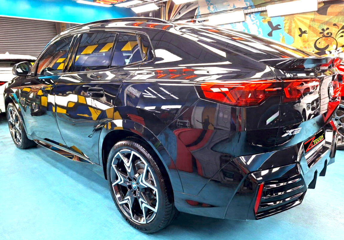 The coated paintwork of the BMW X2, clean and sharp.