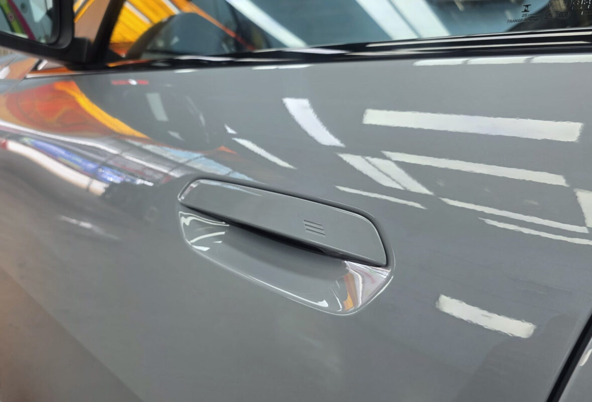The coated paintwork of the BMW X2, clean and sharp.