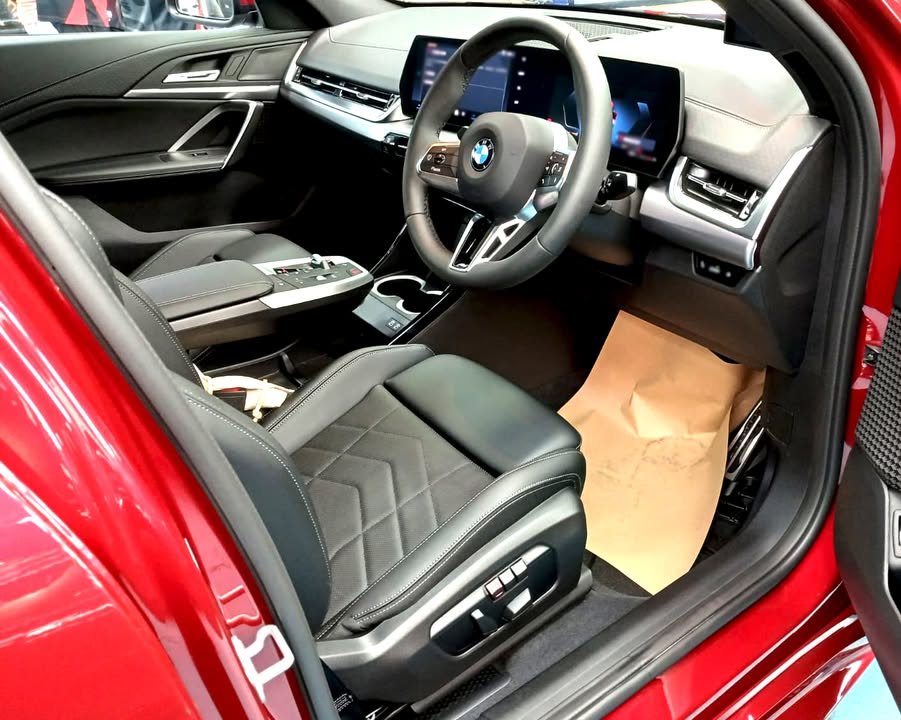 Black quilted seats and curved screen inside the BMW X2.