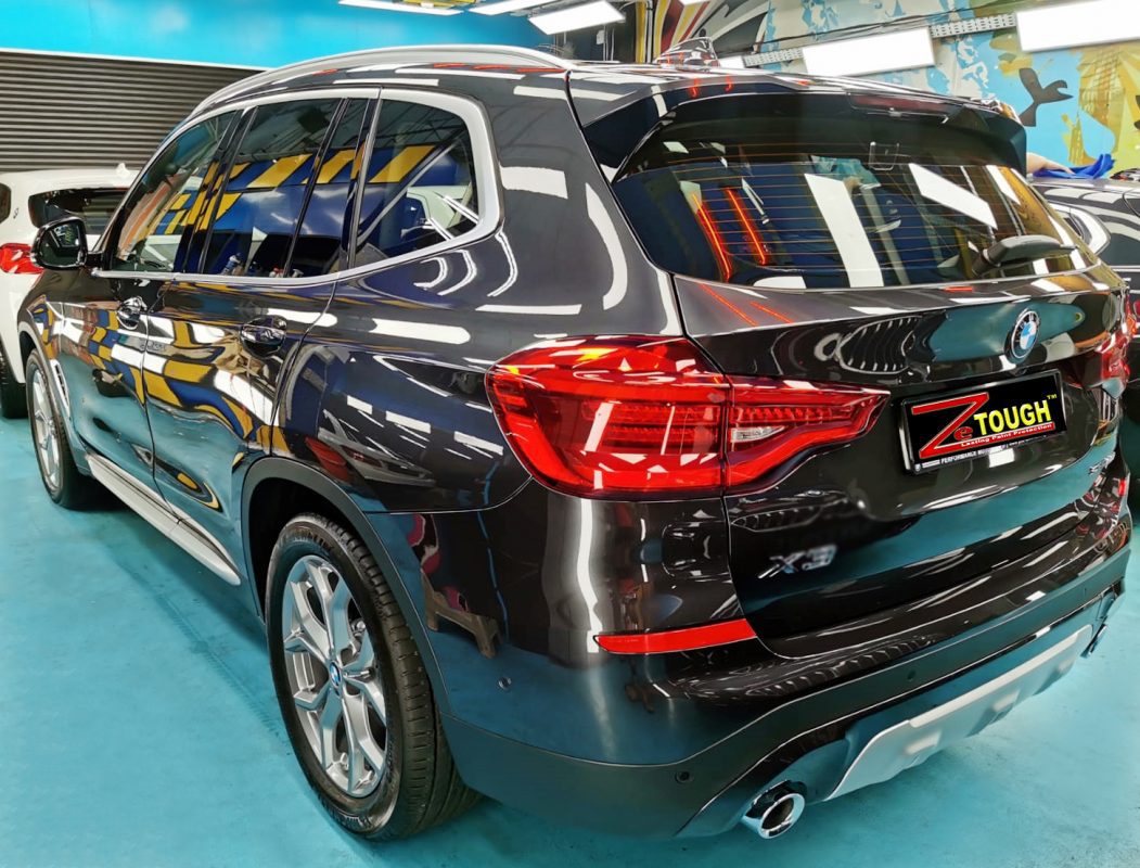 Detail of the X3's bodywork after the coating.