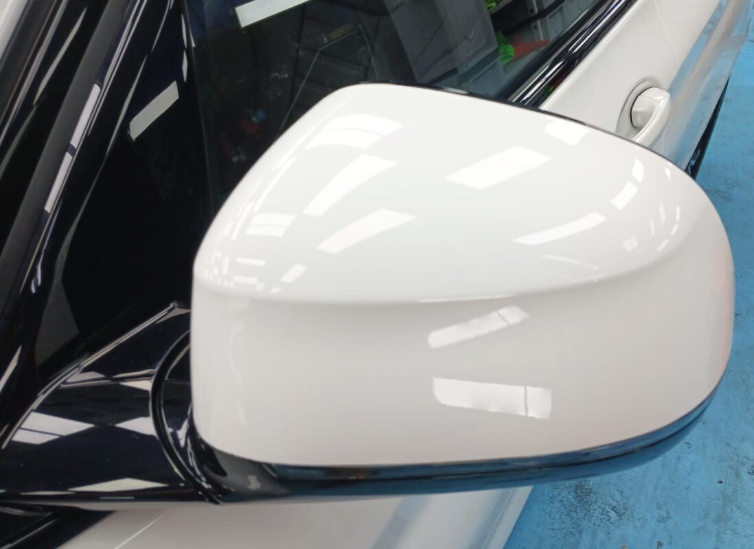 Detail of the BMW X3's bodywork sealed with ZeTough Ceramic.