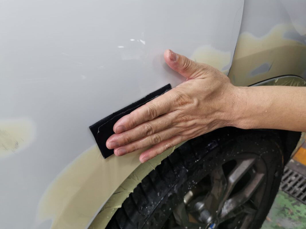 Further masking on the BMW X3, protecting non-painted surfaces.