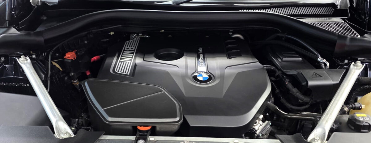 Detail of the BMW X3's bodywork sealed with ZeTough Ceramic.