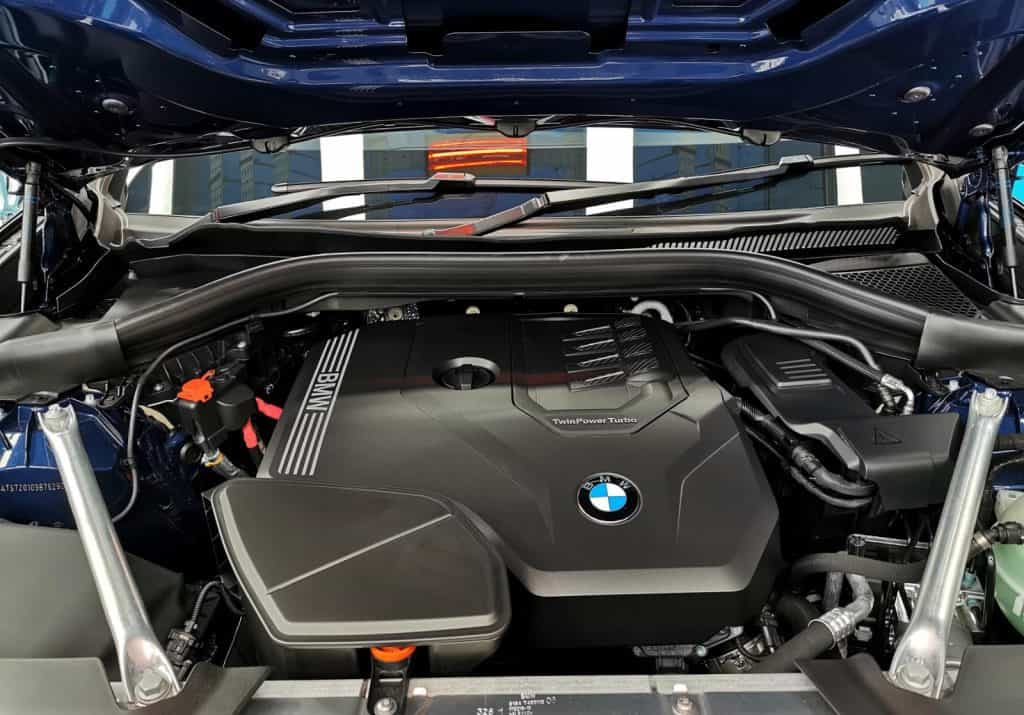 Detail of the BMW X3's bodywork sealed with ZeTough Ceramic.