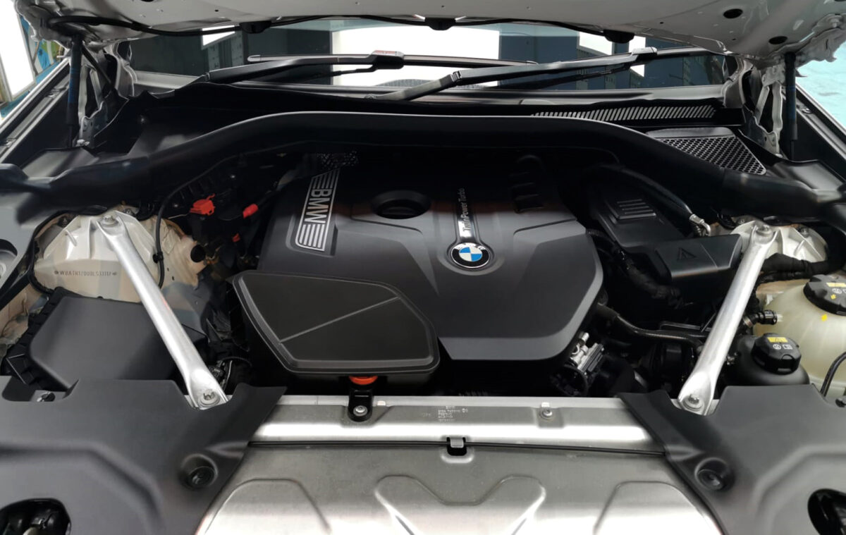 Detail of the BMW X3's bodywork sealed with ZeTough Ceramic.