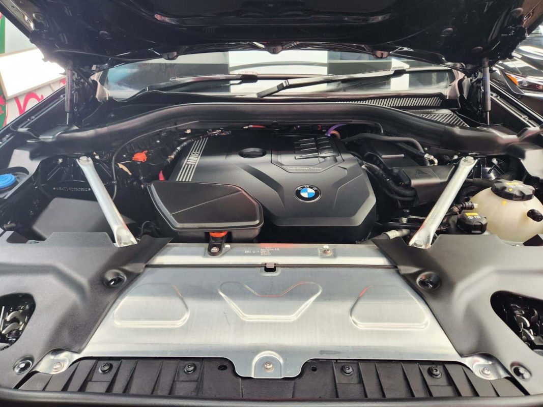 Detail of the BMW X3's bodywork sealed with ZeTough Ceramic.
