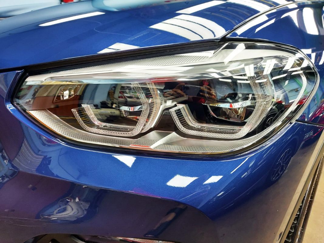 The X3's coated paintwork showing clean reflections.