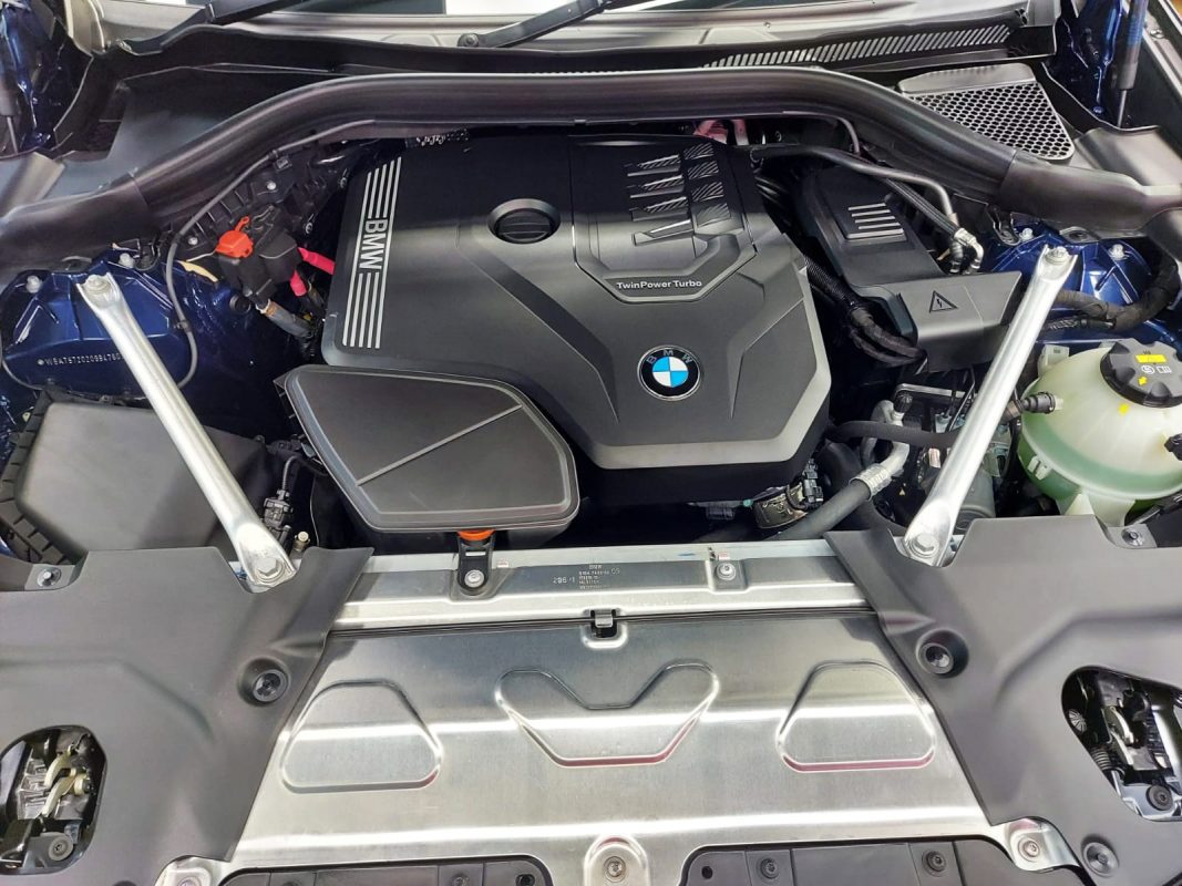 Detail of the BMW X3's bodywork sealed with ZeTough Titanium.