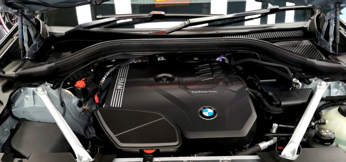 Detail of the BMW X4's bodywork sealed with ZeTough Ceramic.