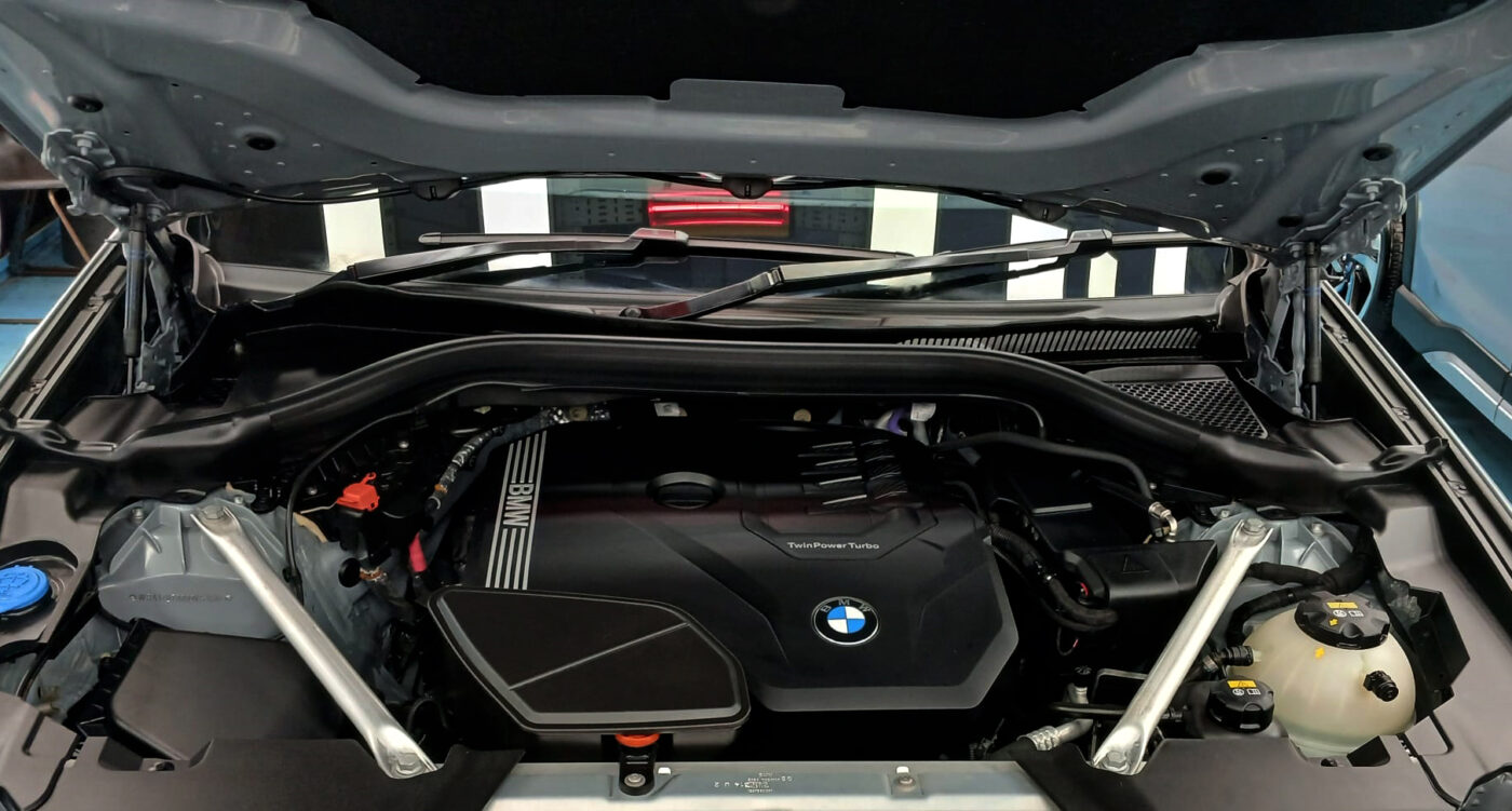 Detail of the BMW X4's bodywork sealed with ZeTough Titanium.
