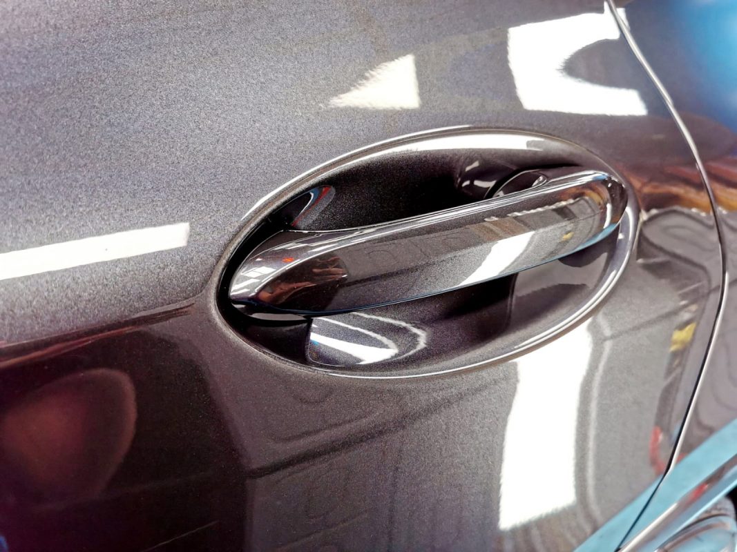 Side panel of the BMW X4 with the titanium finish locked in.
