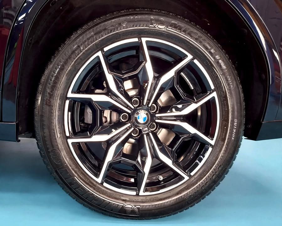 Two-tone multi-spoke alloy wheel on the BMW X4.