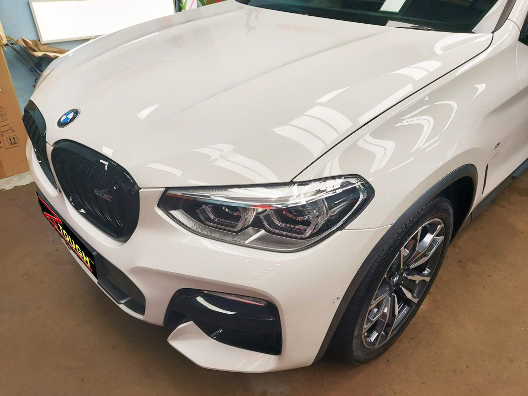 Detail of the BMW X4's bodywork sealed with ZeTough Ceramic.